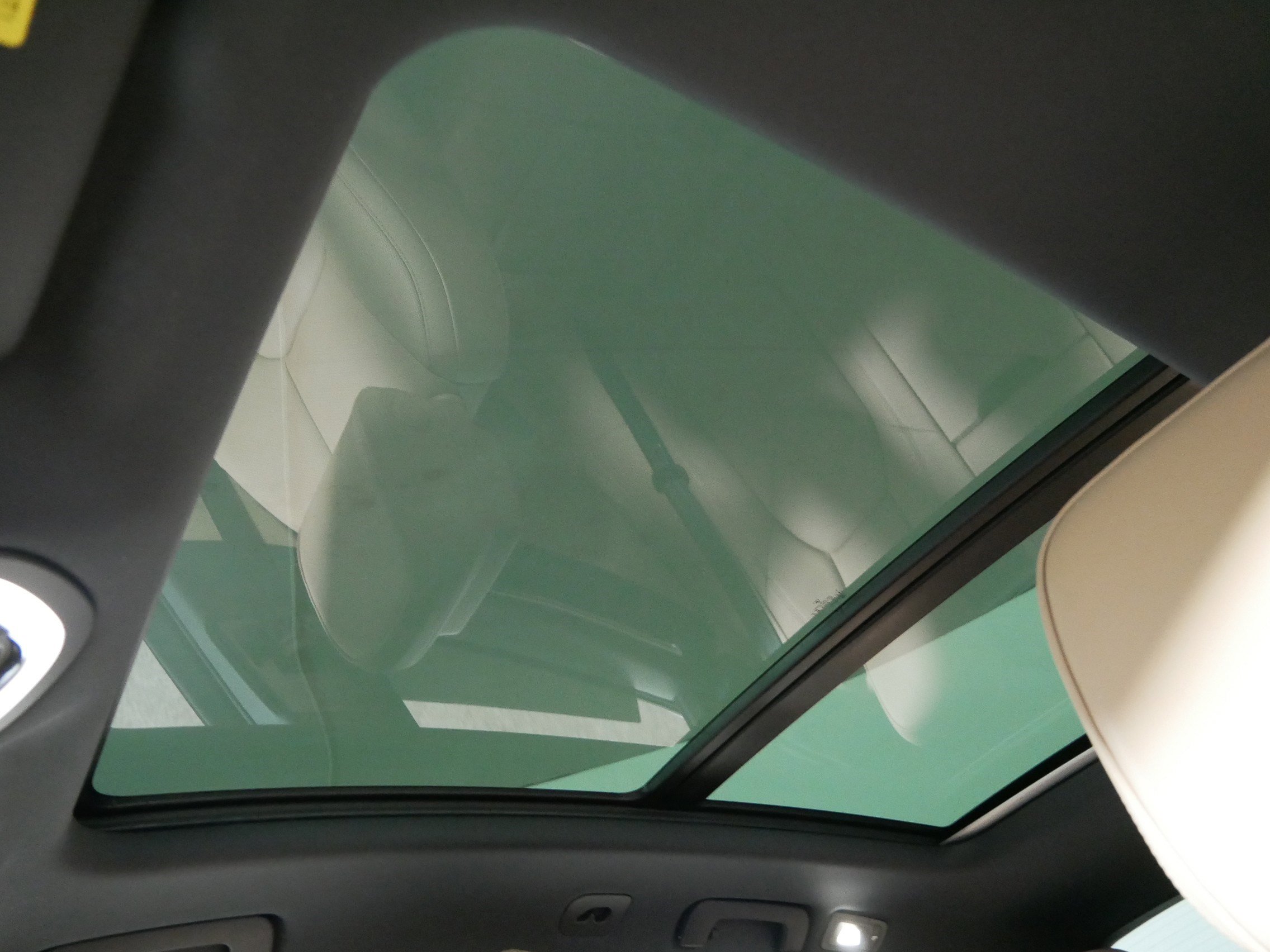 Used 2023 Porsche Macan Turbo image 31