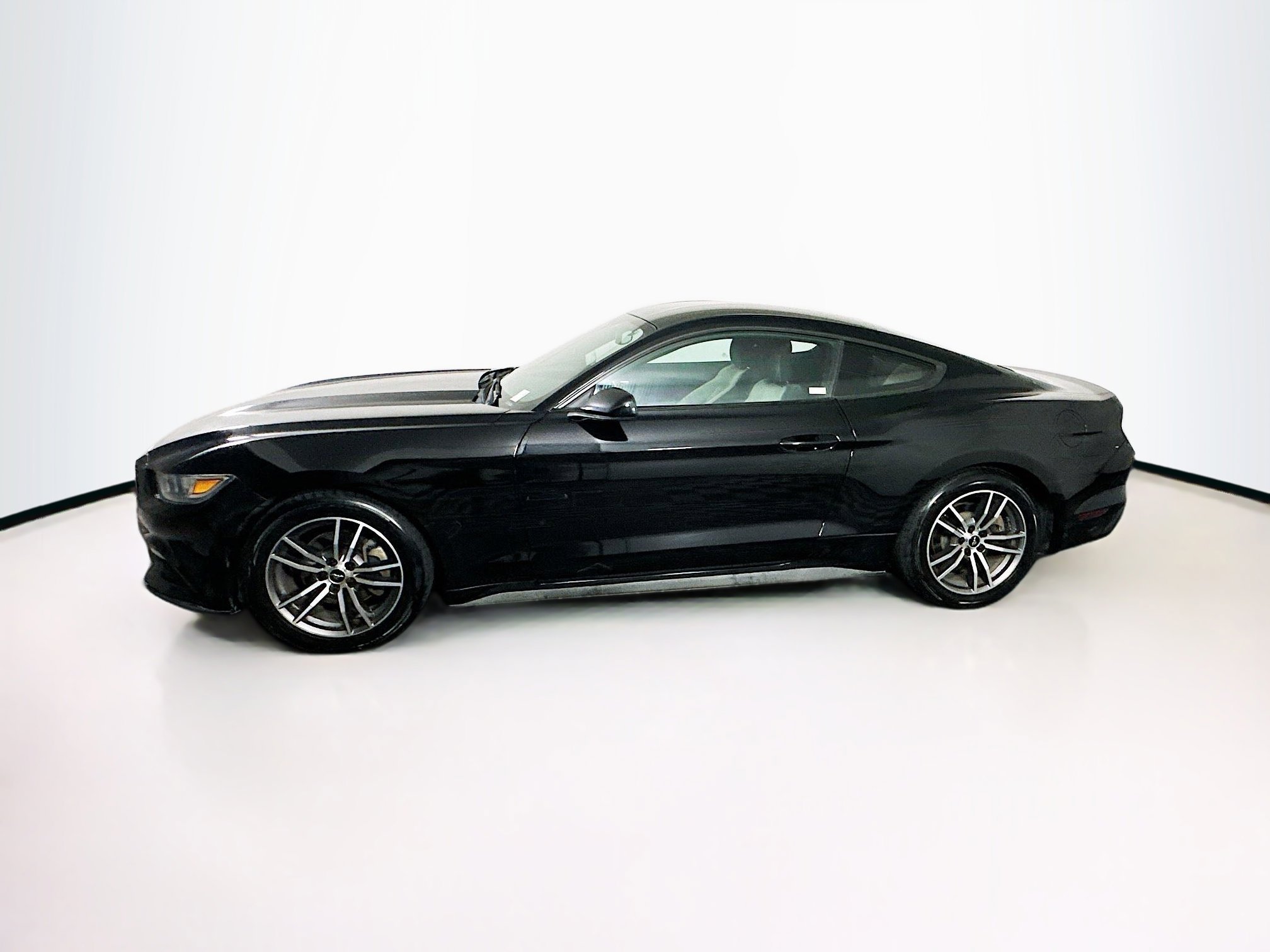Used 2016 Ford Mustang Coupe image 4