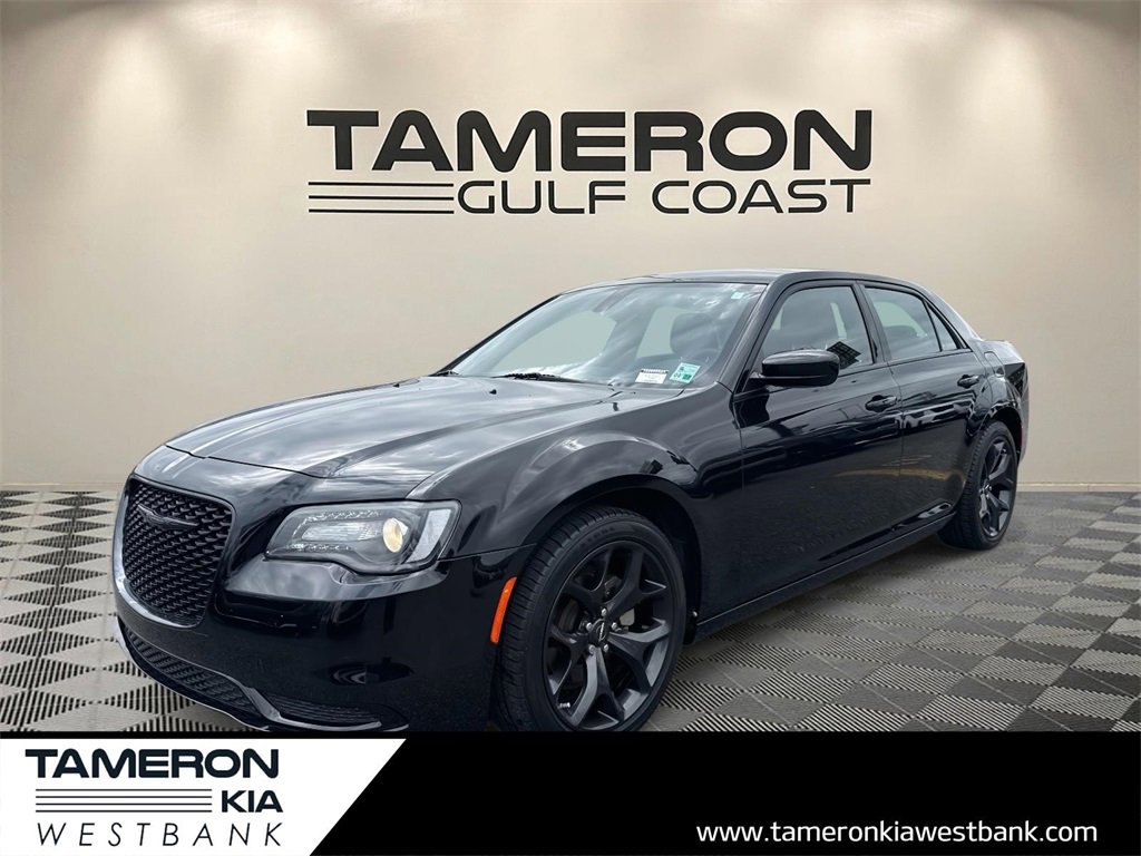 Used 2022 Chrysler 300 Touring w/ Sport Appearance Package image 1