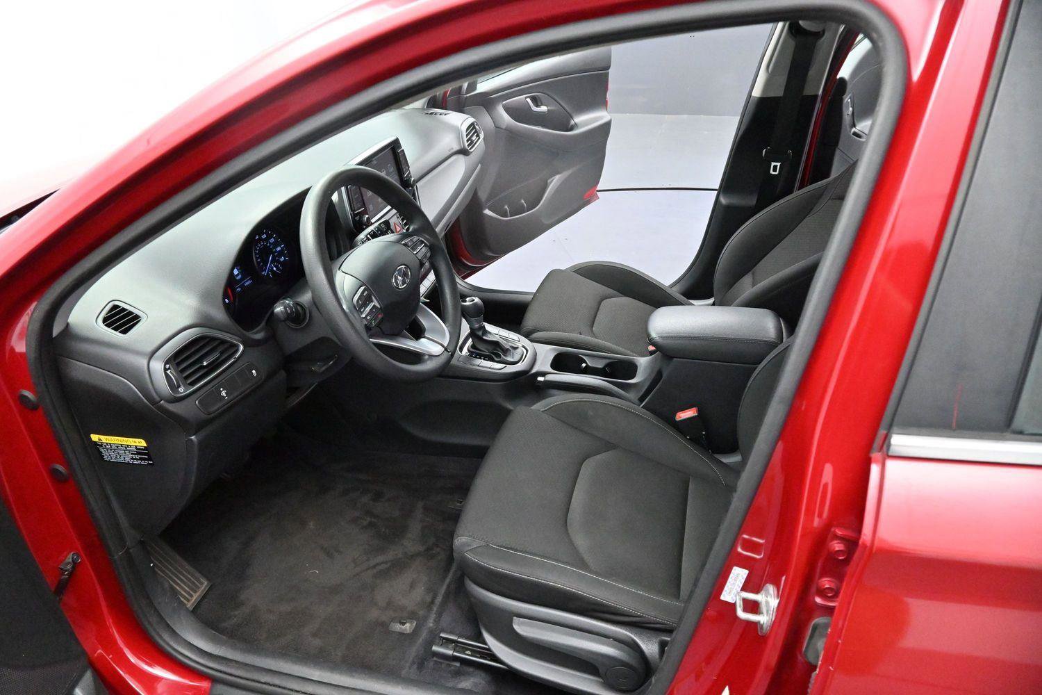 Used 2019 Hyundai Elantra GT FWD image 11
