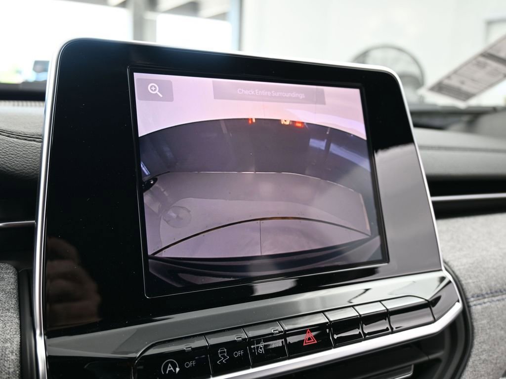 Used 2025 Jeep Compass Latitude image 22