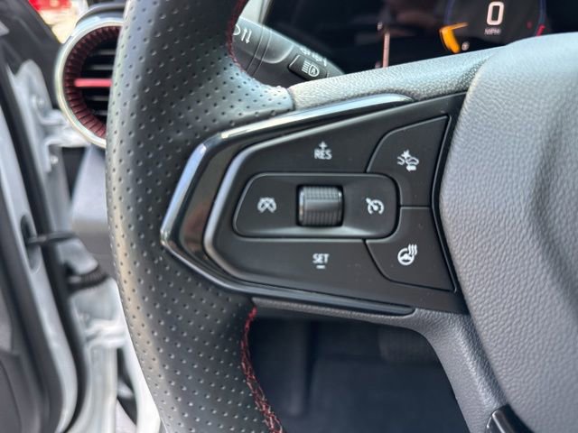 Used 2025 Chevrolet Trax RS w/ Sunroof Package FWD image 12