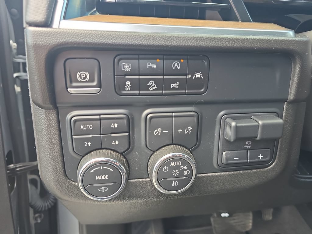 Used 2025 Chevrolet Tahoe High Country AWD/4WD image 33