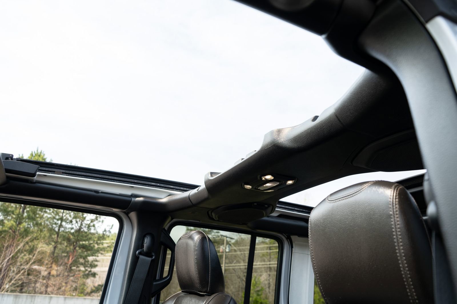 Used 2023 Jeep Wrangler Unlimited Sahara w/ Cold Weather Group image 18