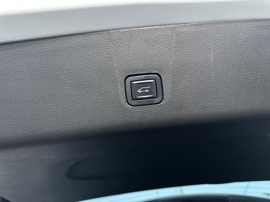 Certified 2023 Chevrolet Traverse RS w/ LPO, Floor Liner Package image 16