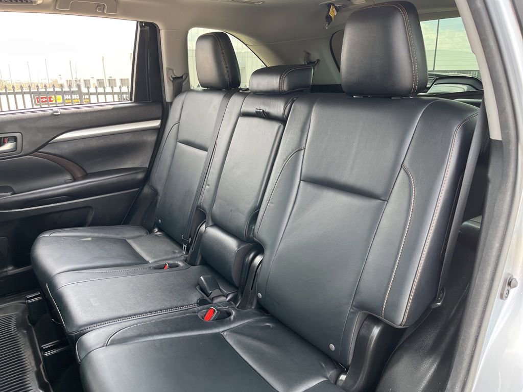 Used 2016 Toyota Highlander XLE image 26
