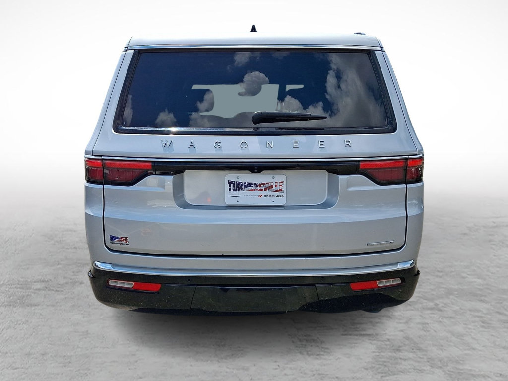 Used 2024 Jeep Wagoneer Series III AWD/4WD image 4