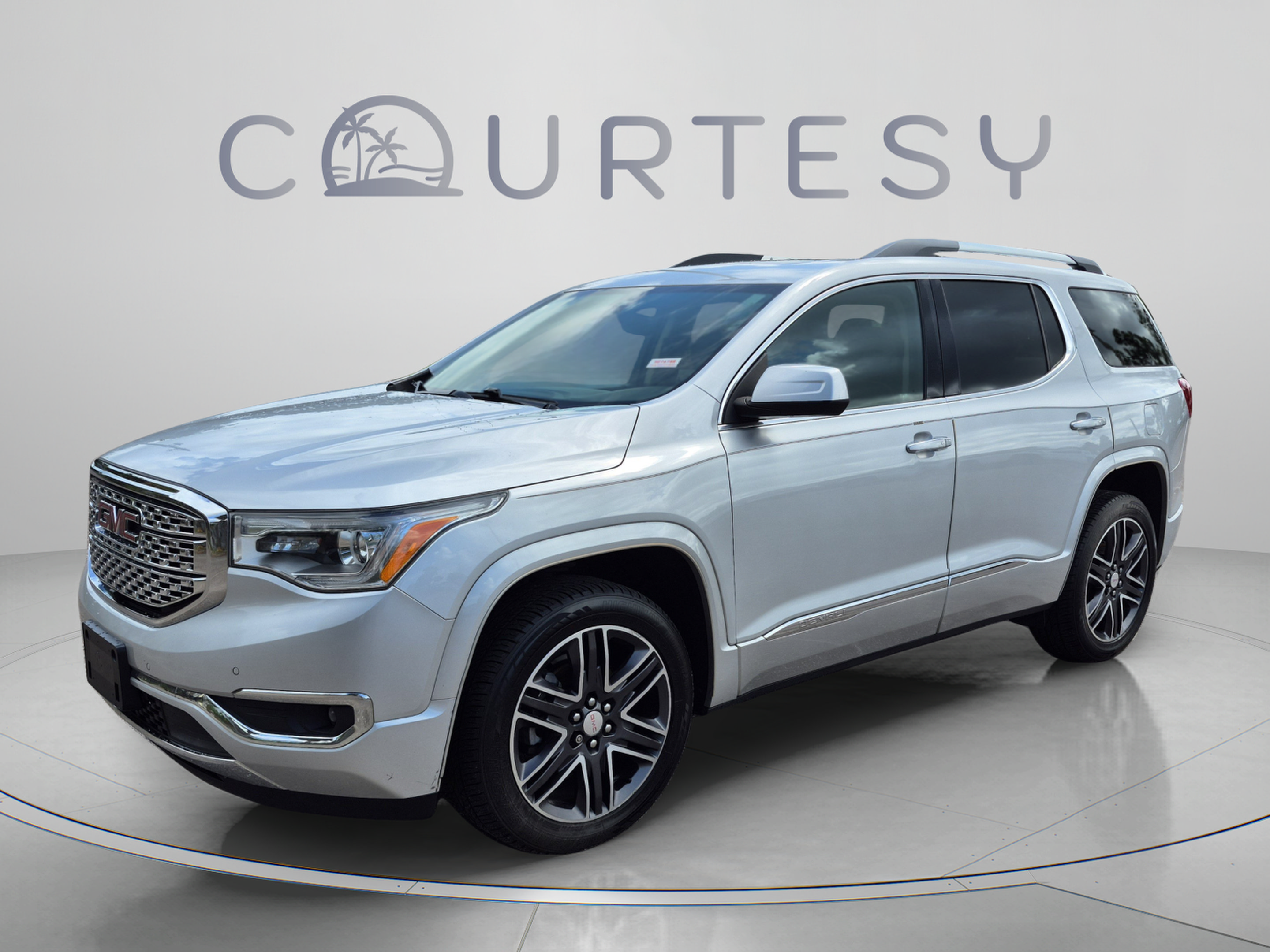 Used 2017 GMC Acadia Denali w/ Technology Package FWD image 1