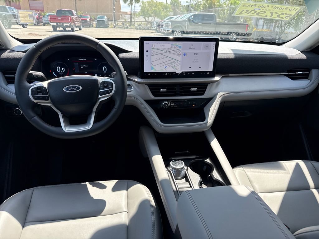 Used 2025 Ford Explorer Active w/ Active Comfort Package image 6