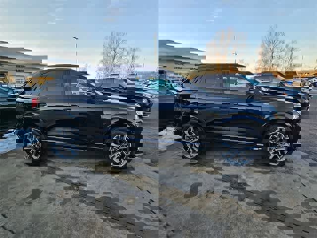 Used 2025 Audi Q3 2.0T Premium w/ Convenience Package image 7