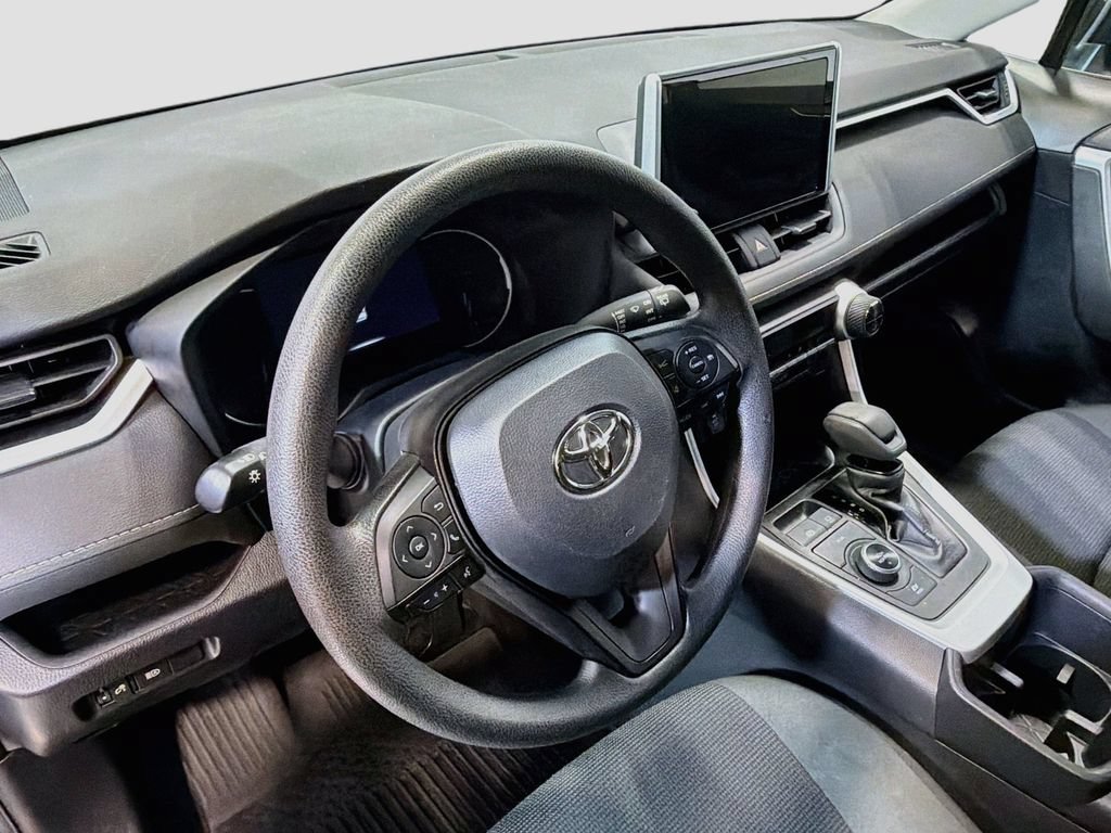 Used 2023 Toyota RAV4 LE AWD/4WD image 11