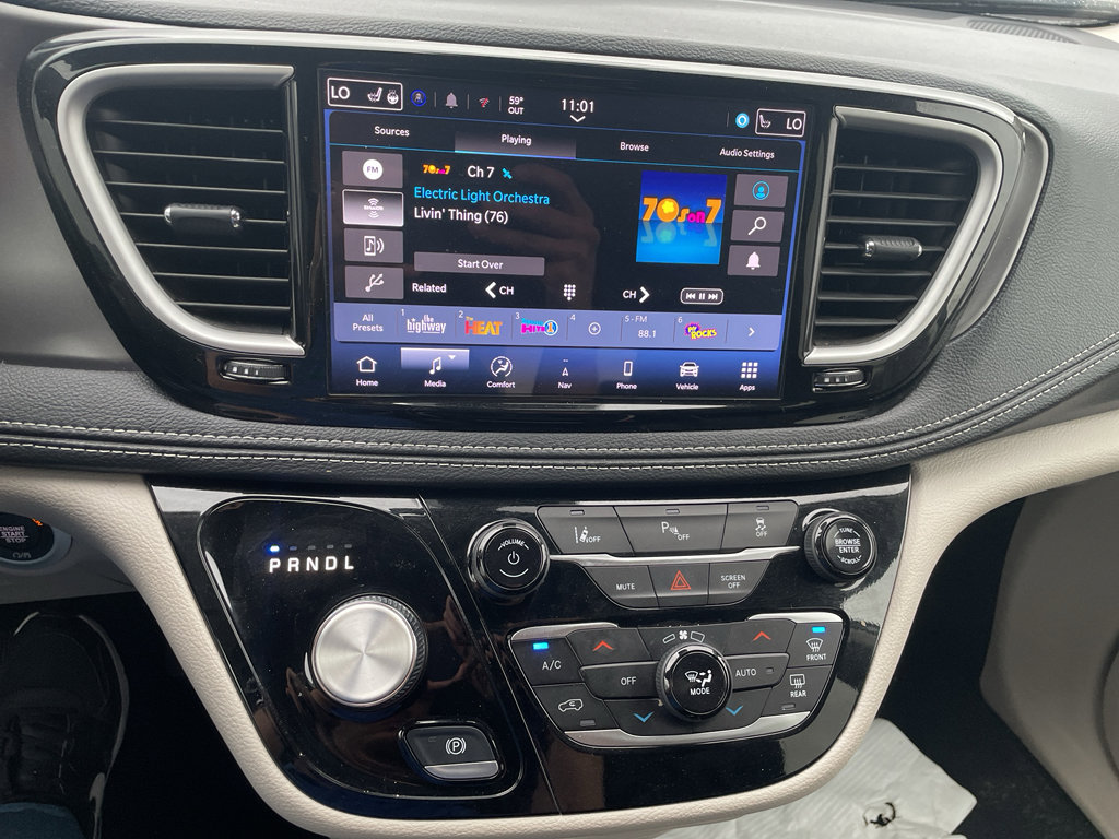 Used 2024 Chrysler Pacifica Select FWD image 20