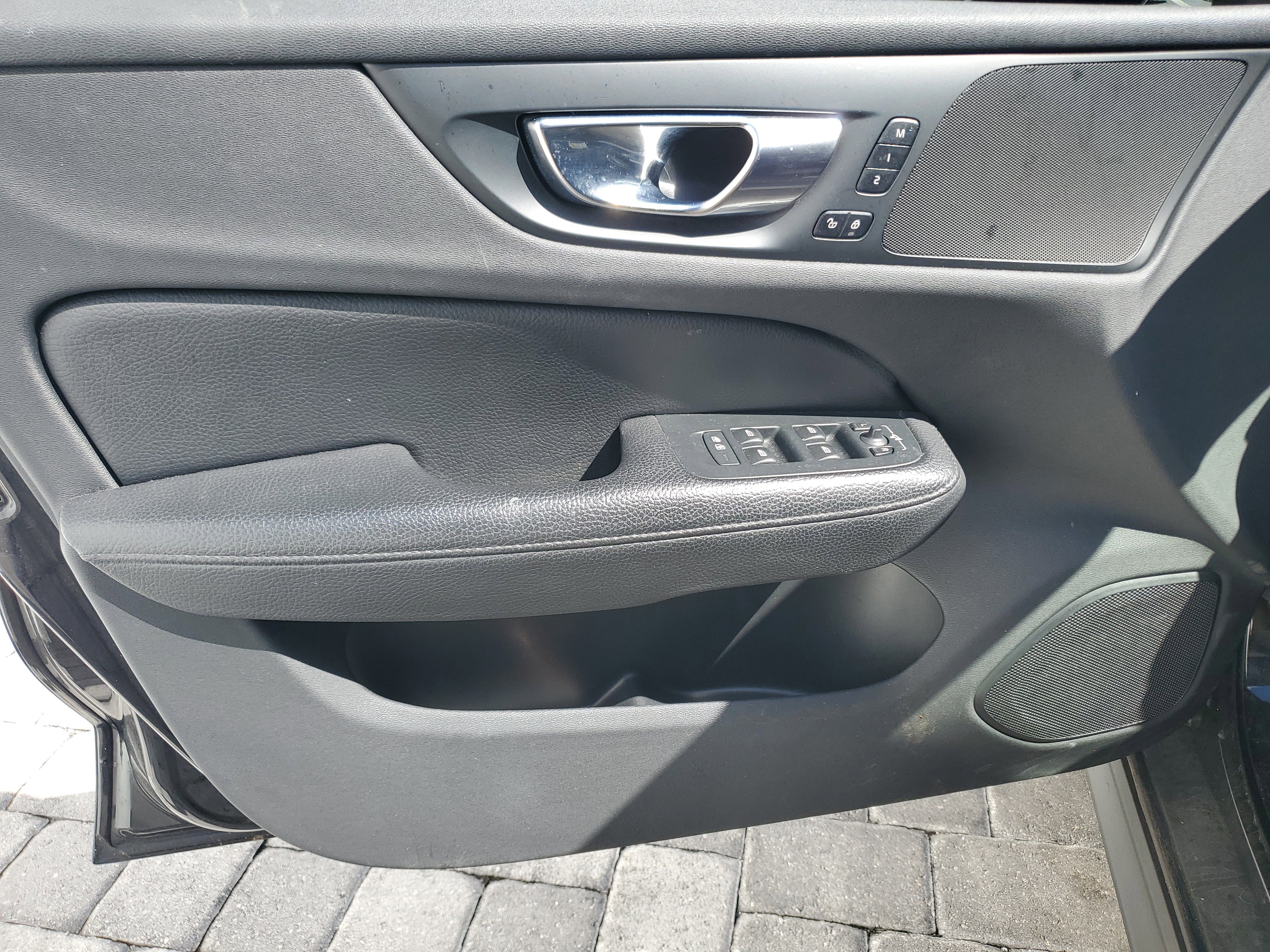 Used 2021 Volvo V60 T5 Cross Country w/ Climate Package image 9