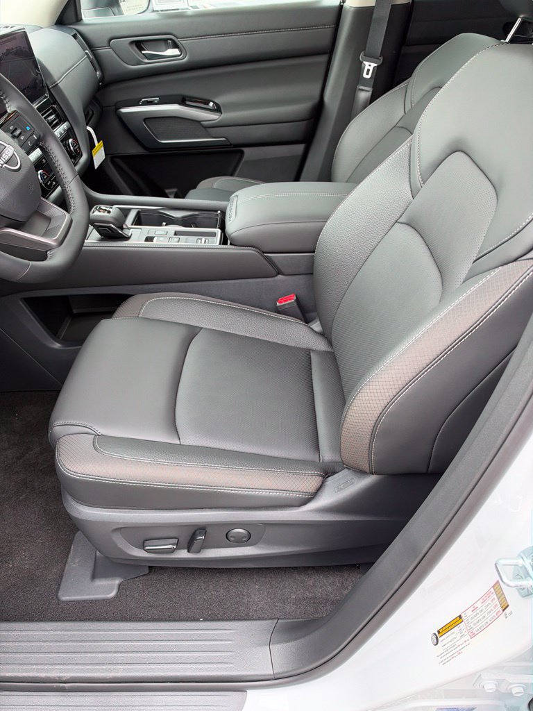 New 2026 Nissan Pathfinder SL FWD image 9