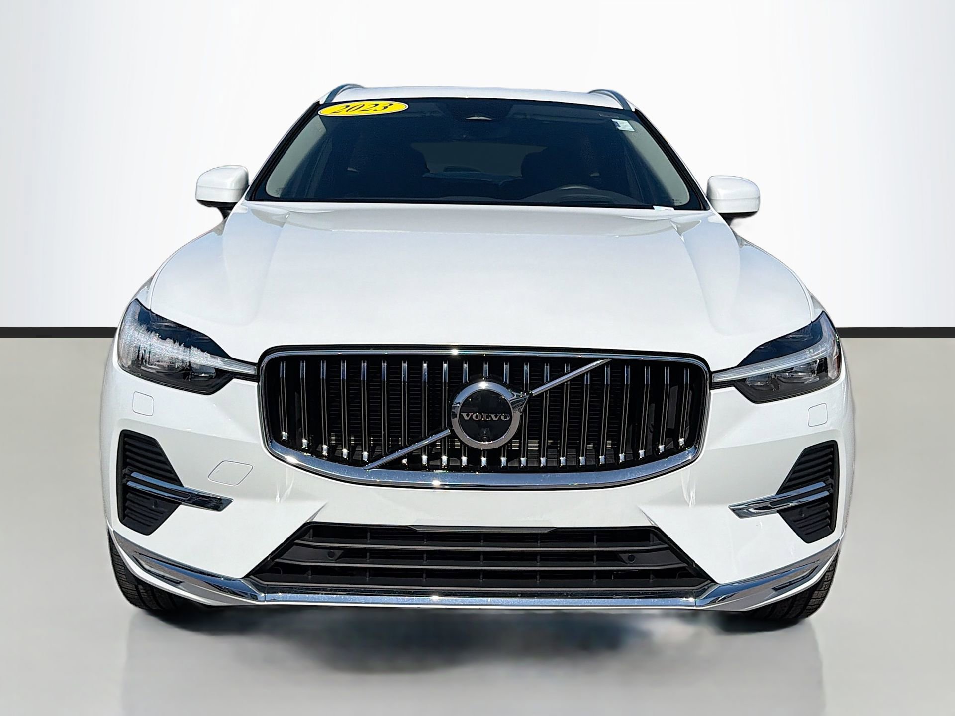 Used 2023 Volvo XC60 B5 Ultimate w/ Climate Package image 9