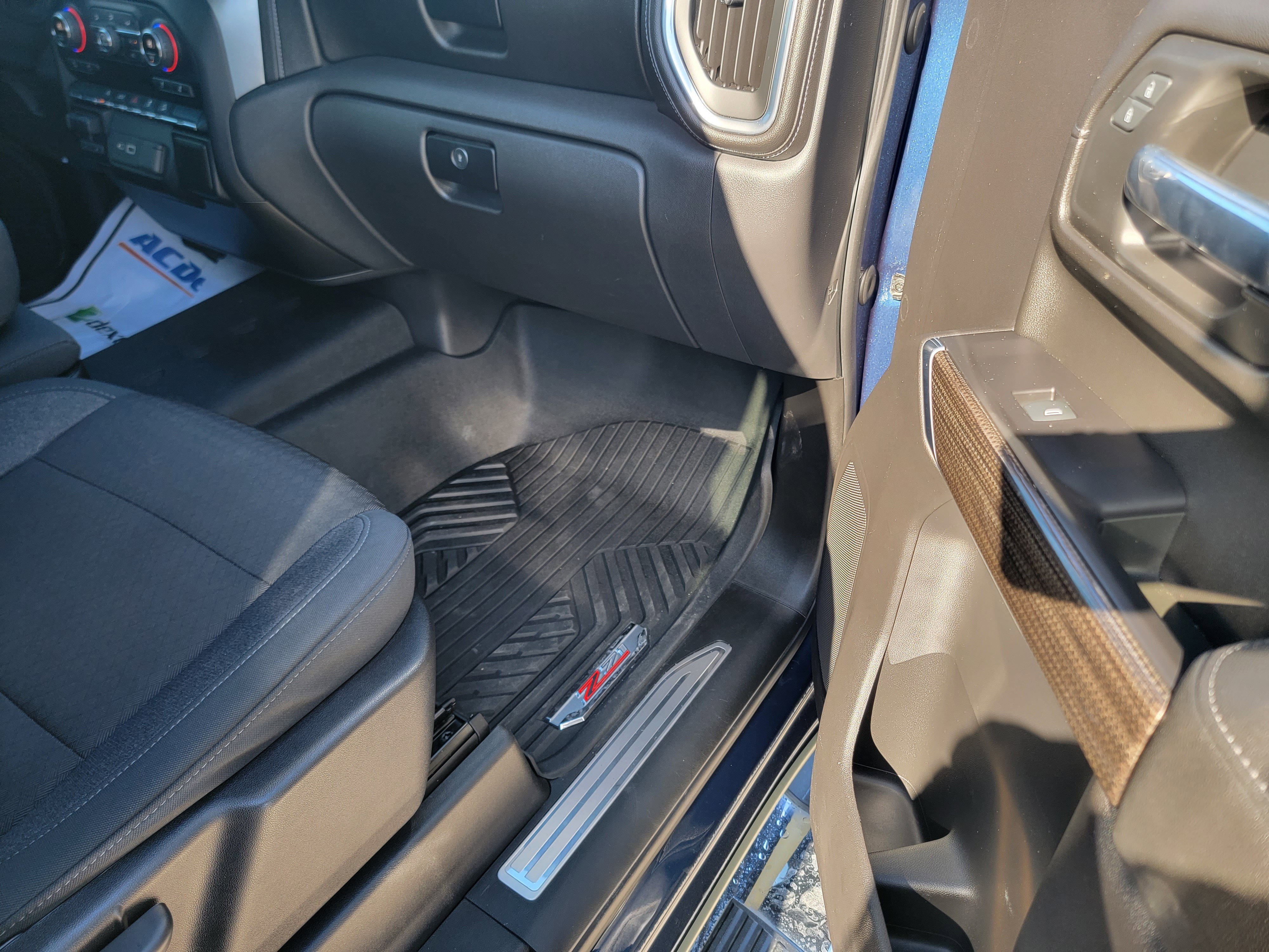 Used 2020 Chevrolet Silverado 1500 LT w/ Texas Edition image 9