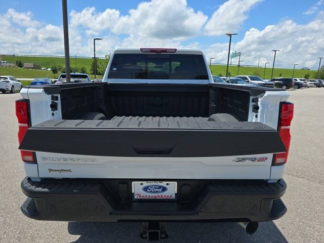 Used 2025 Chevrolet Silverado 2500 ZR2 w/ Technology Package AWD/4WD image 16