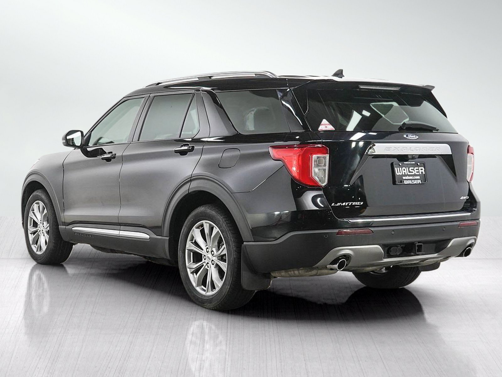 Used 2022 Ford Explorer Limited w/ Class IV Trailer Tow Package AWD/4WD image 3