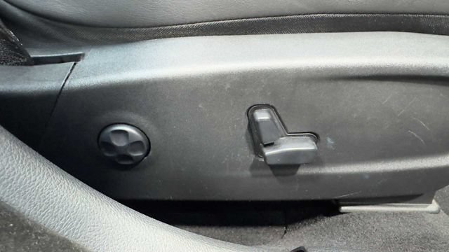 Used 2019 Chrysler 300 S RWD image 13