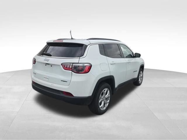 Used 2024 Jeep Compass Latitude AWD/4WD image 5