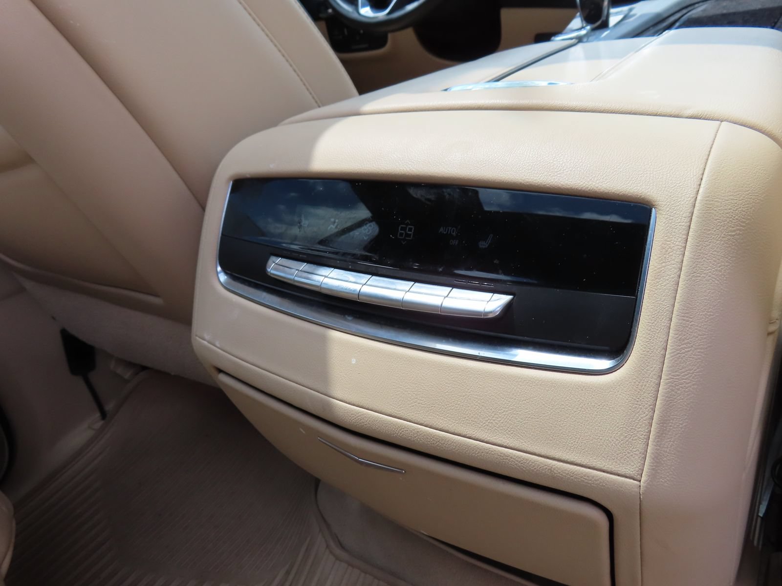 Used 2021 Cadillac Escalade Premium Luxury w/ Performance Package AWD/4WD image 39