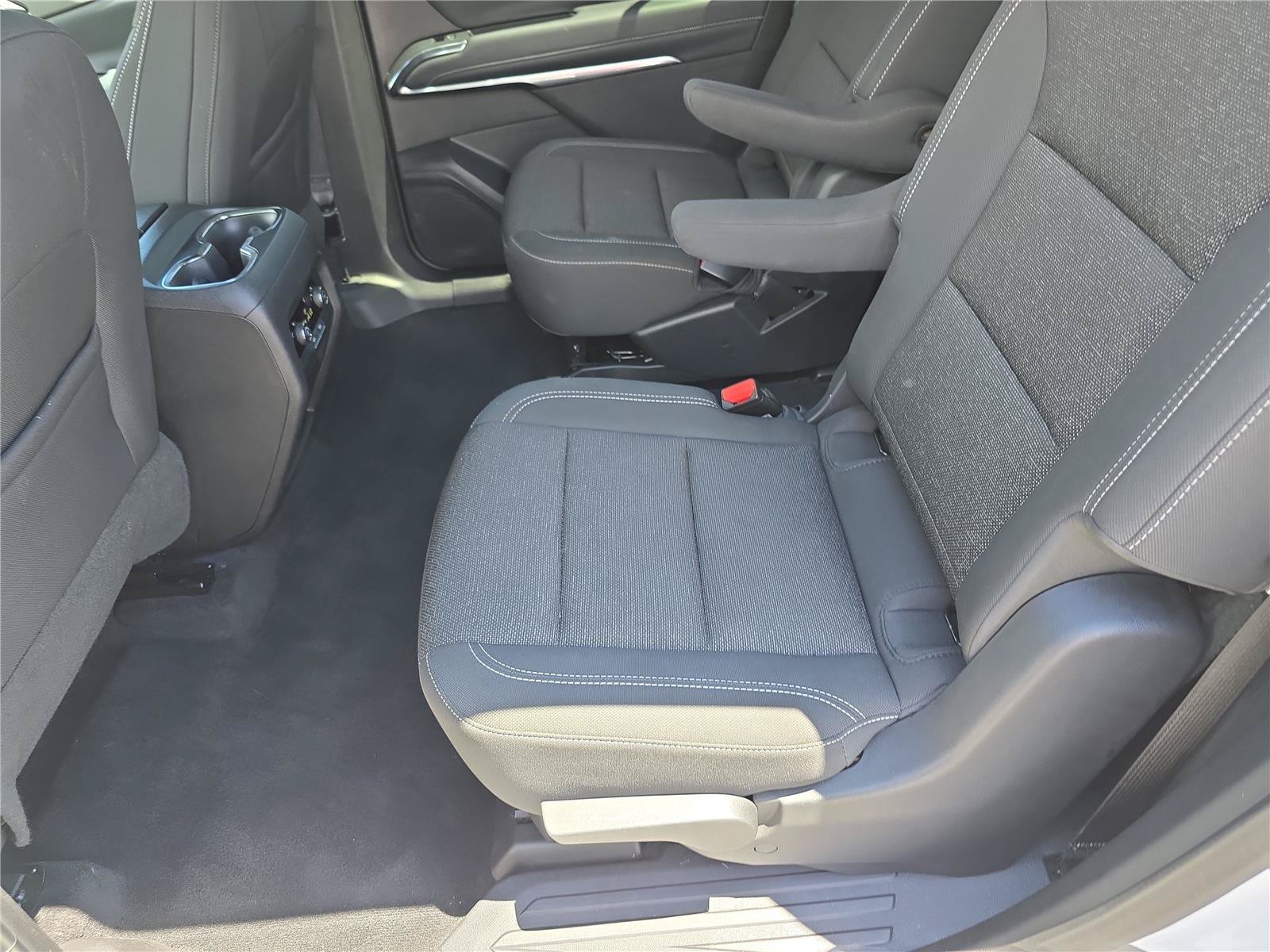 Used 2025 Chevrolet Traverse LT FWD image 15