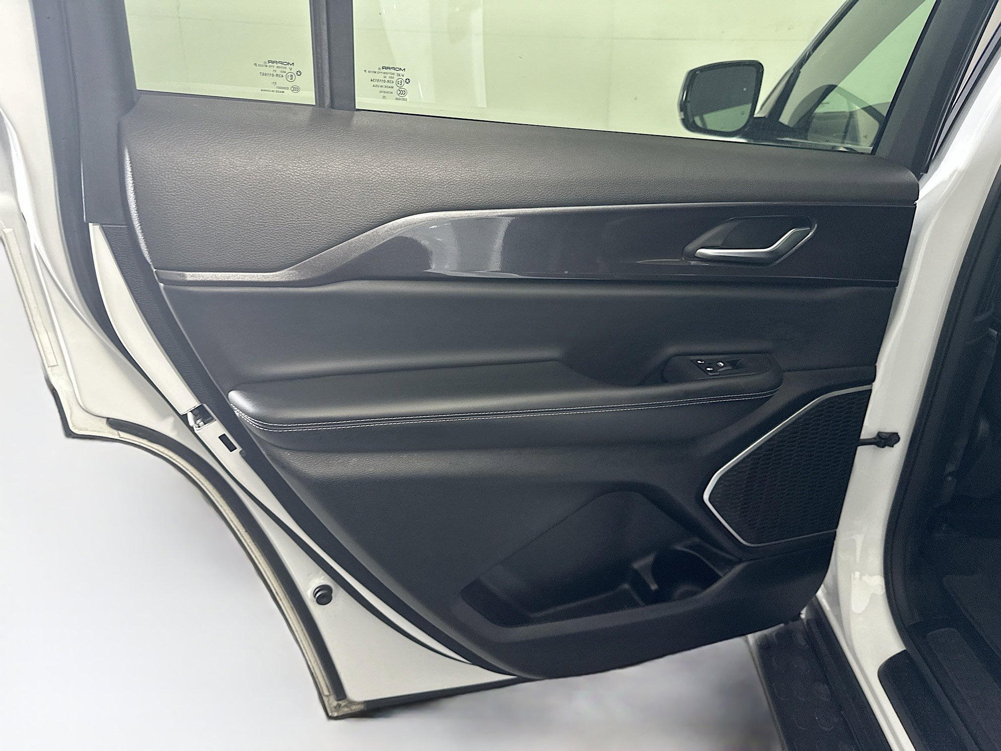 Used 2022 Jeep Grand Cherokee L Laredo image 28