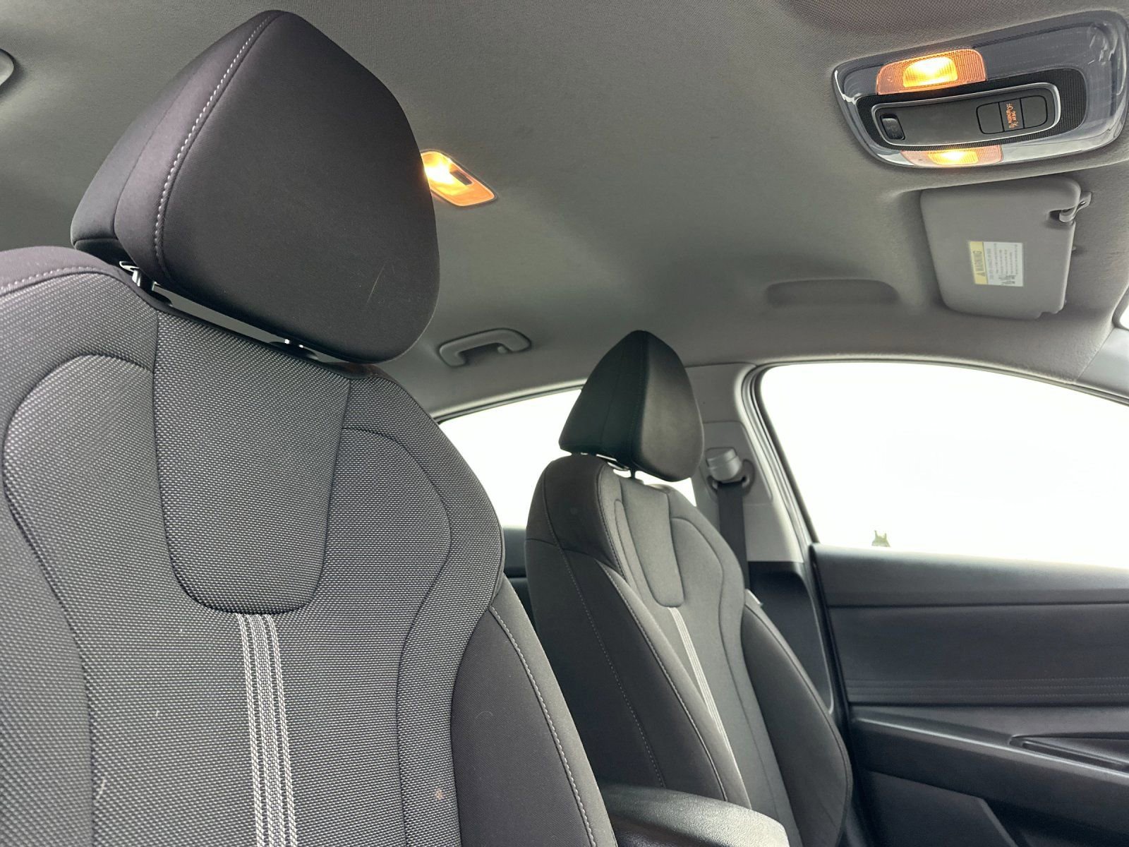 Used 2024 Hyundai Elantra SE image 15