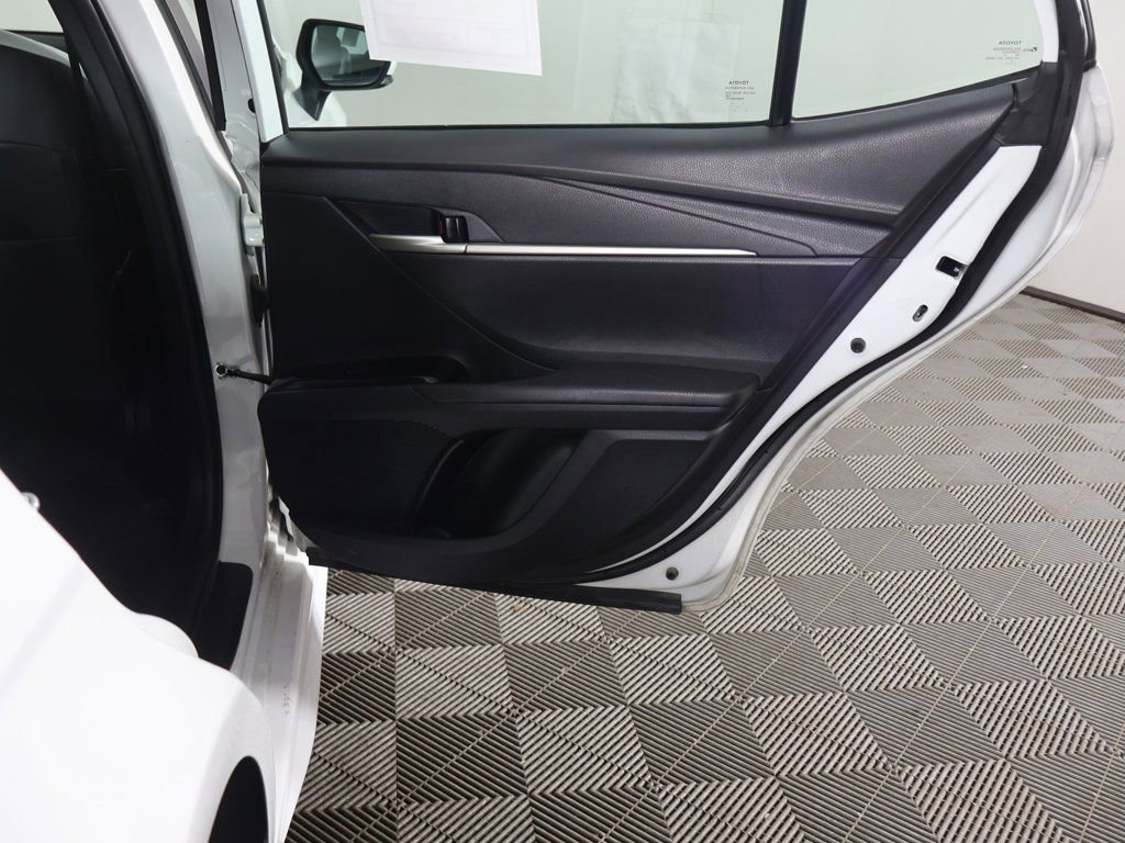 Used 2025 Toyota Camry SE image 23