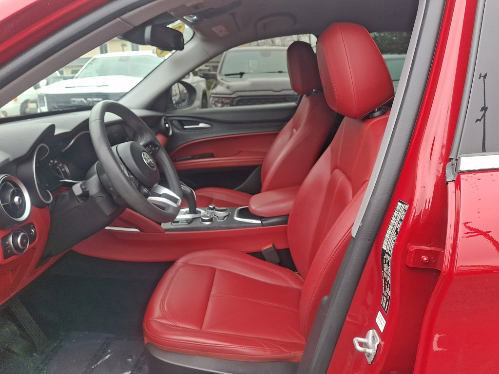Used 2020 Alfa Romeo Stelvio RWD image 23