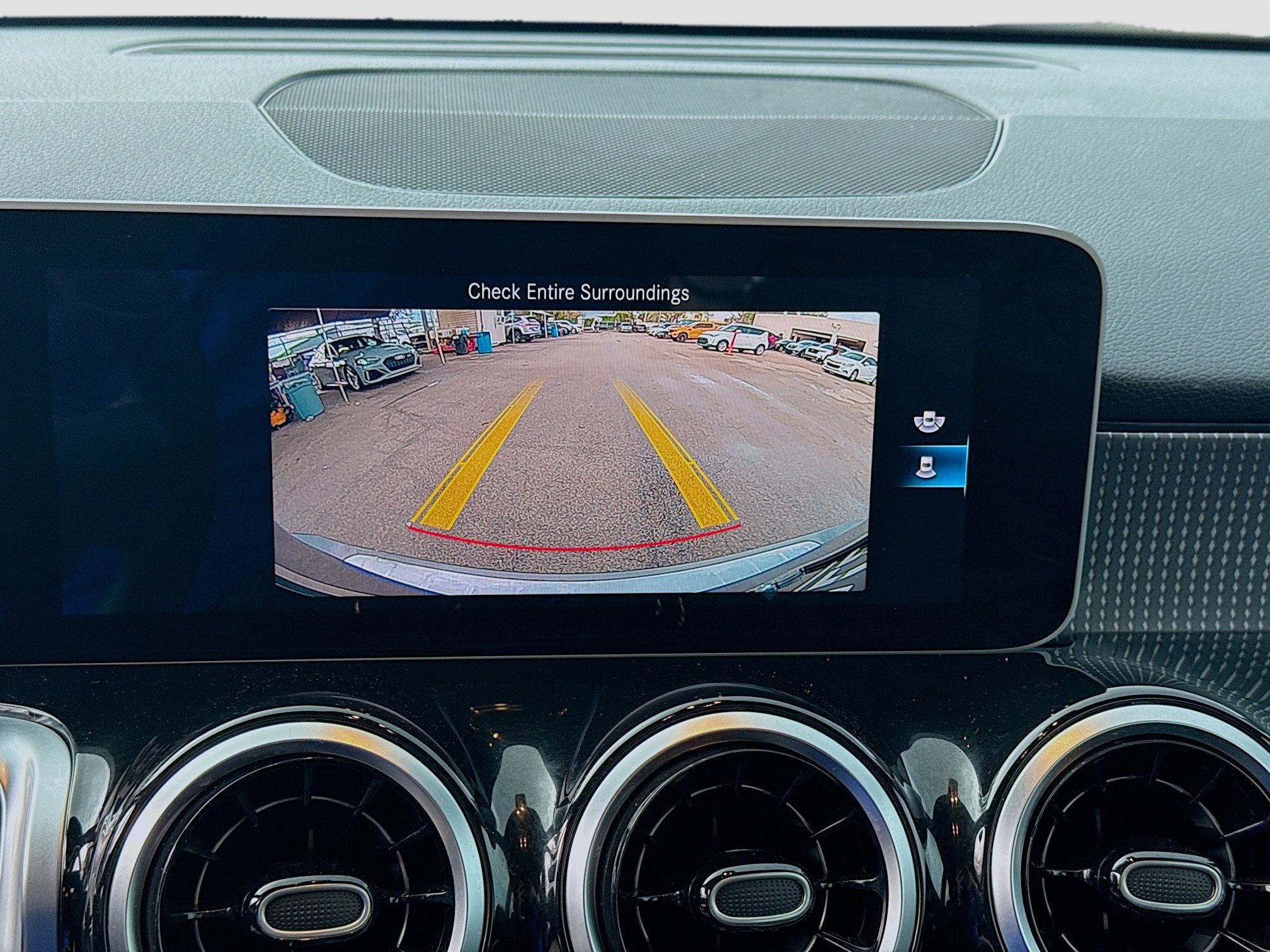 Used 2021 Mercedes-Benz GLB 250 4MATIC w/ Premium Package image 11