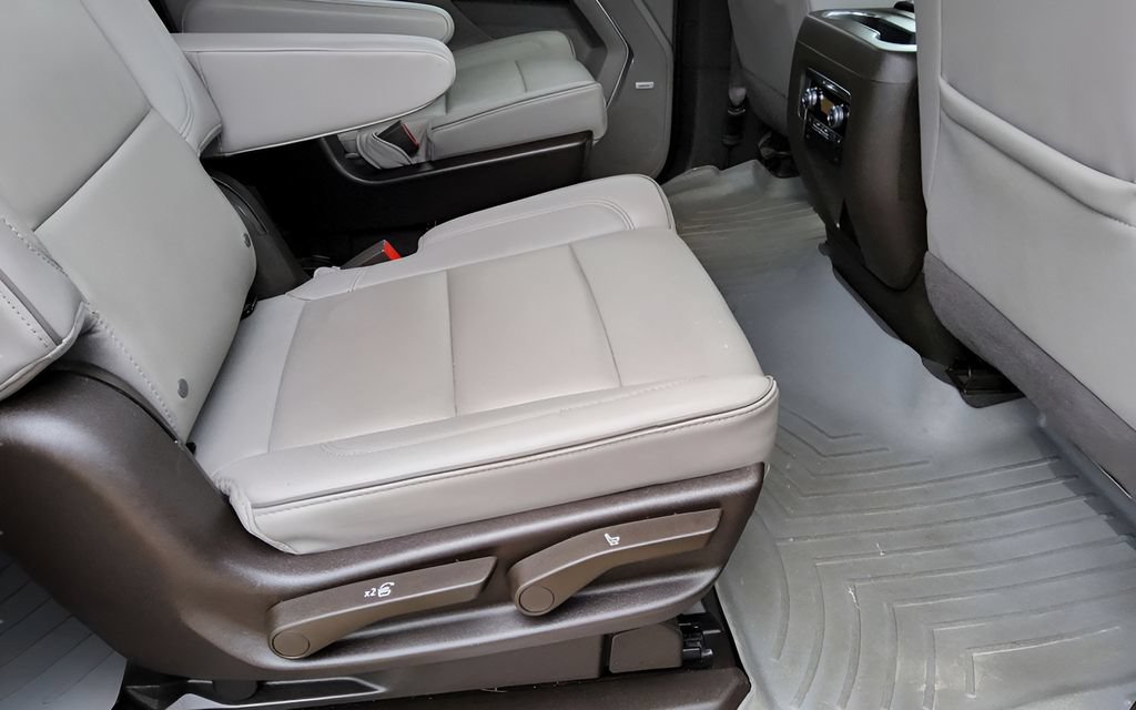 Used 2025 GMC Yukon XL Elevation AWD/4WD image 38