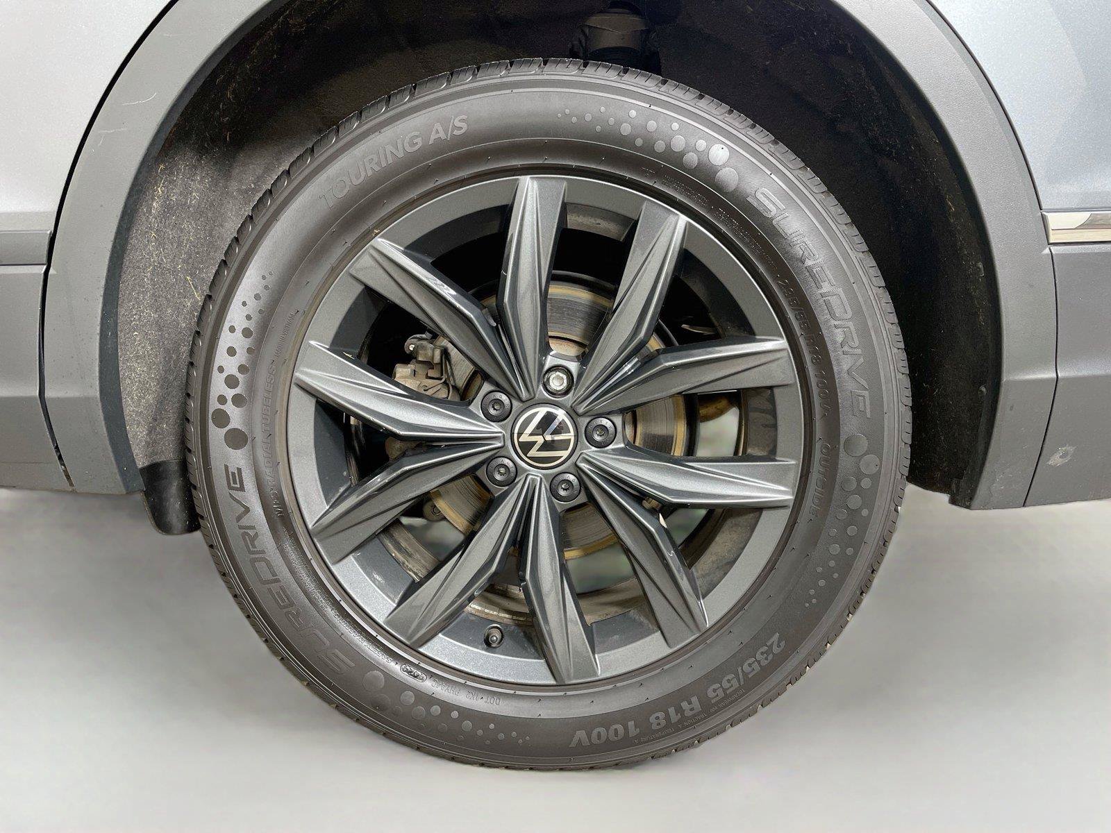 Used 2024 Volkswagen Tiguan SE AWD/4WD image 28