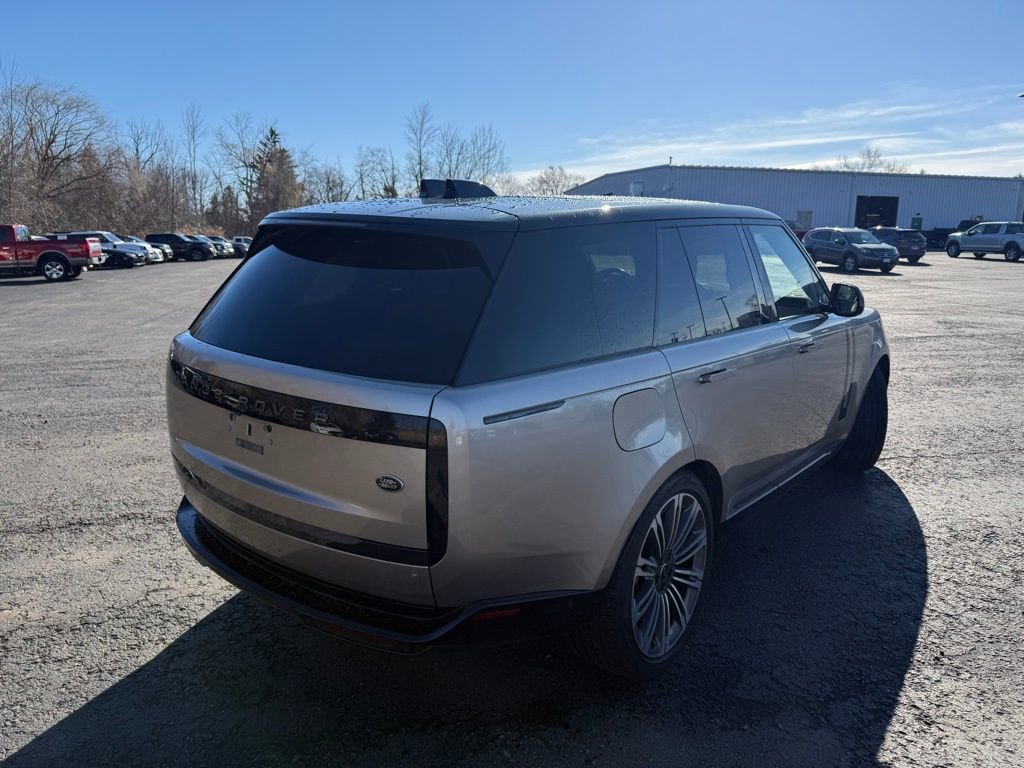 Used 2023 Land Rover Range Rover SE image 12