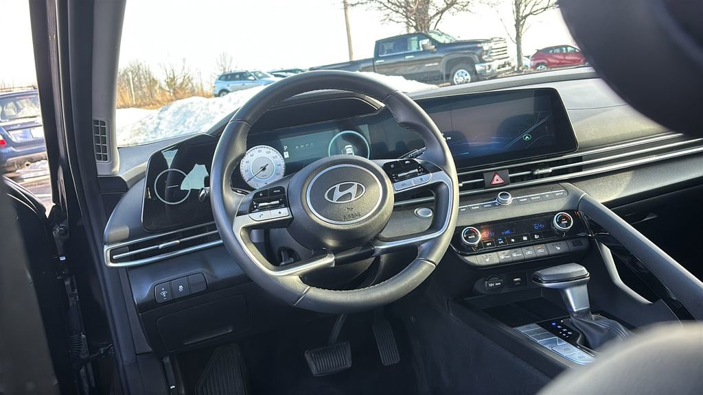 Used 2025 Hyundai Elantra Limited FWD image 13