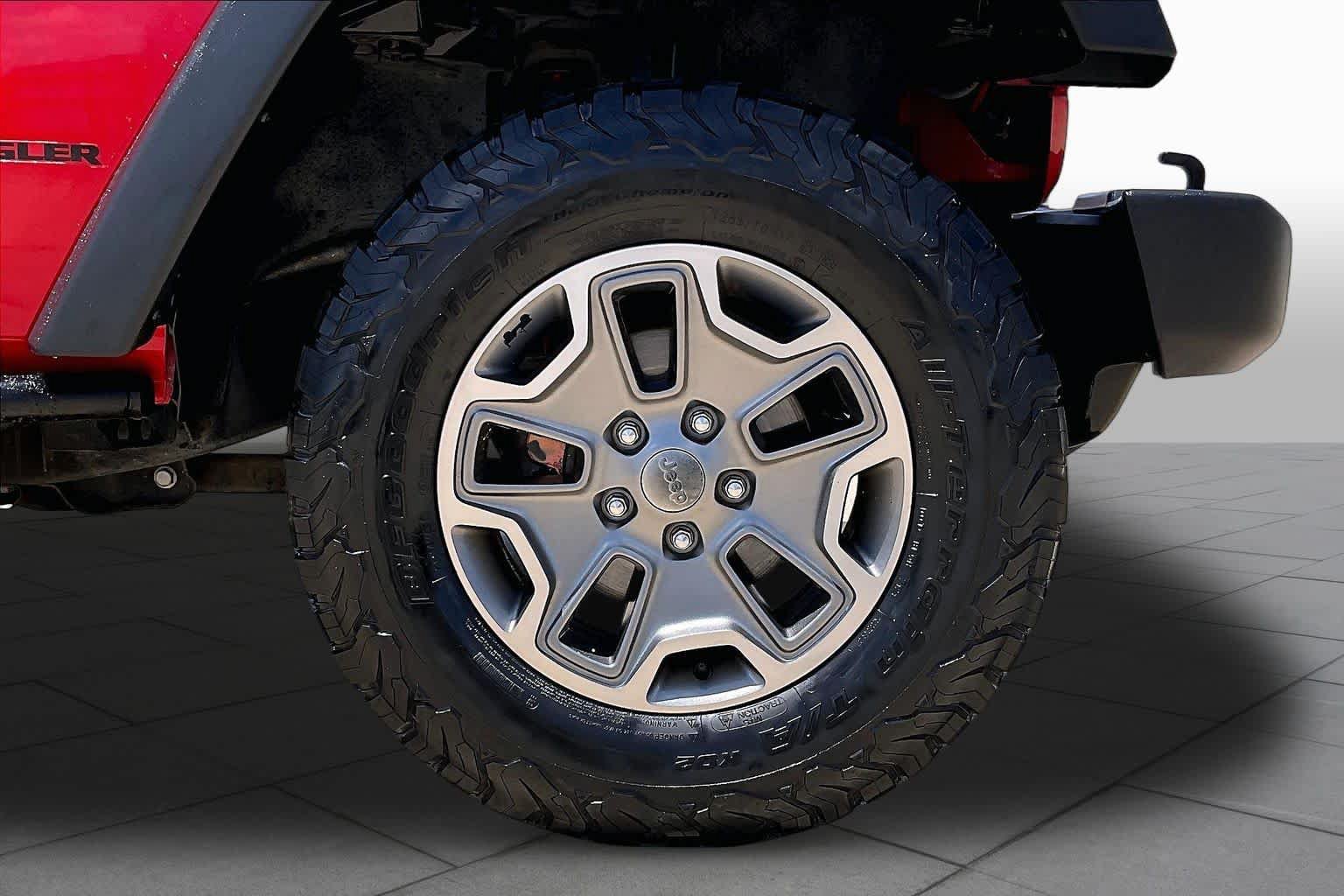 Used 2014 Jeep Wrangler Rubicon w/ Power Convenience Group AWD/4WD image 11