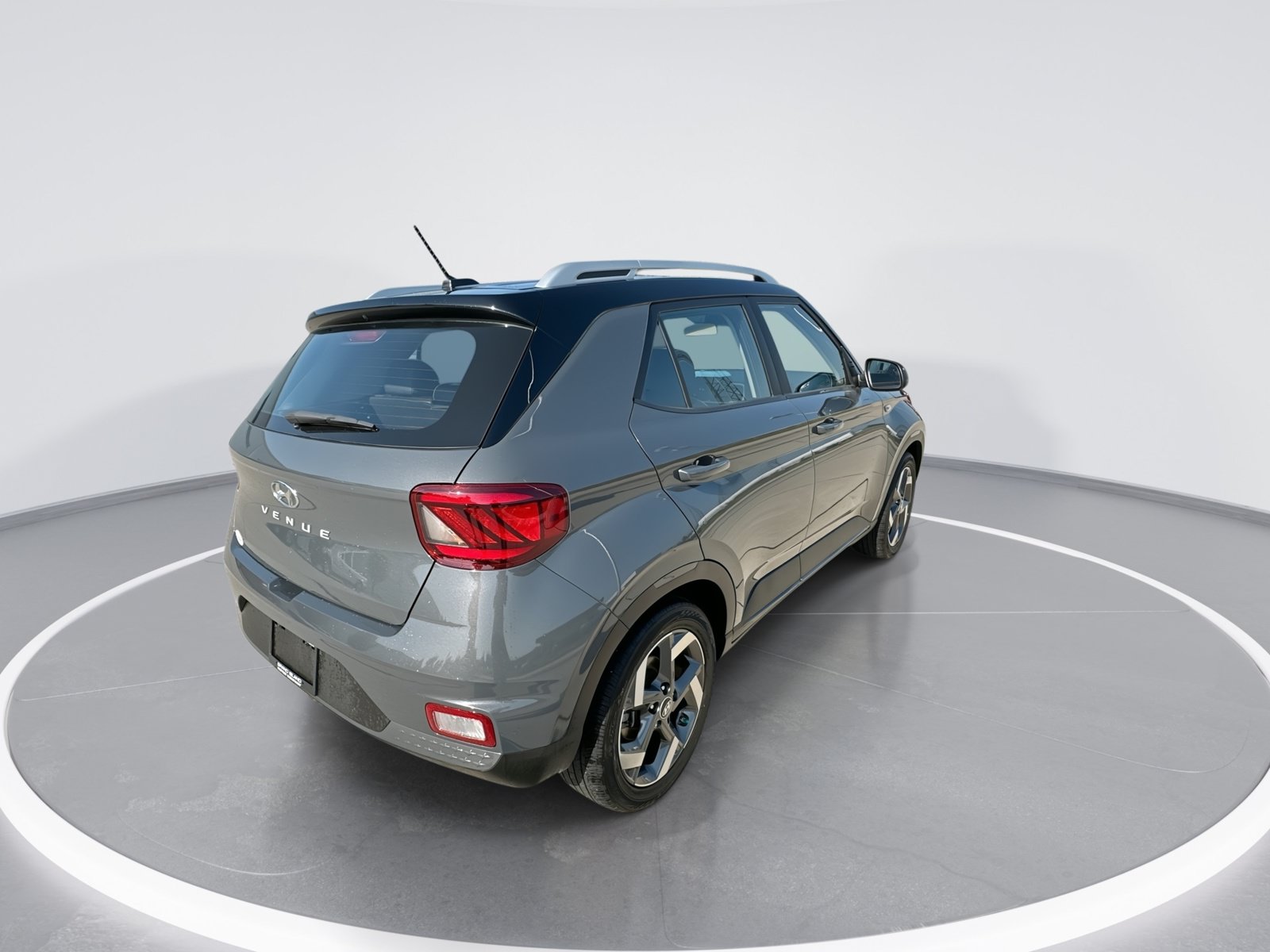 Used 2024 Hyundai Venue Limited FWD image 8