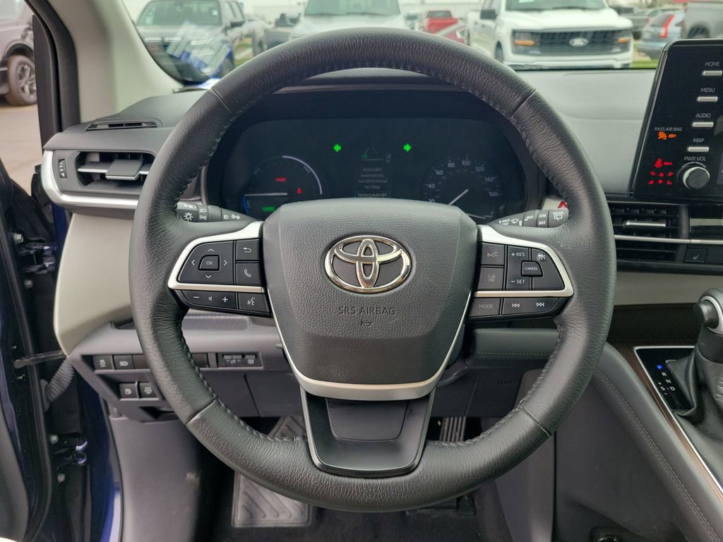 Used 2022 Toyota Sienna XLE image 23