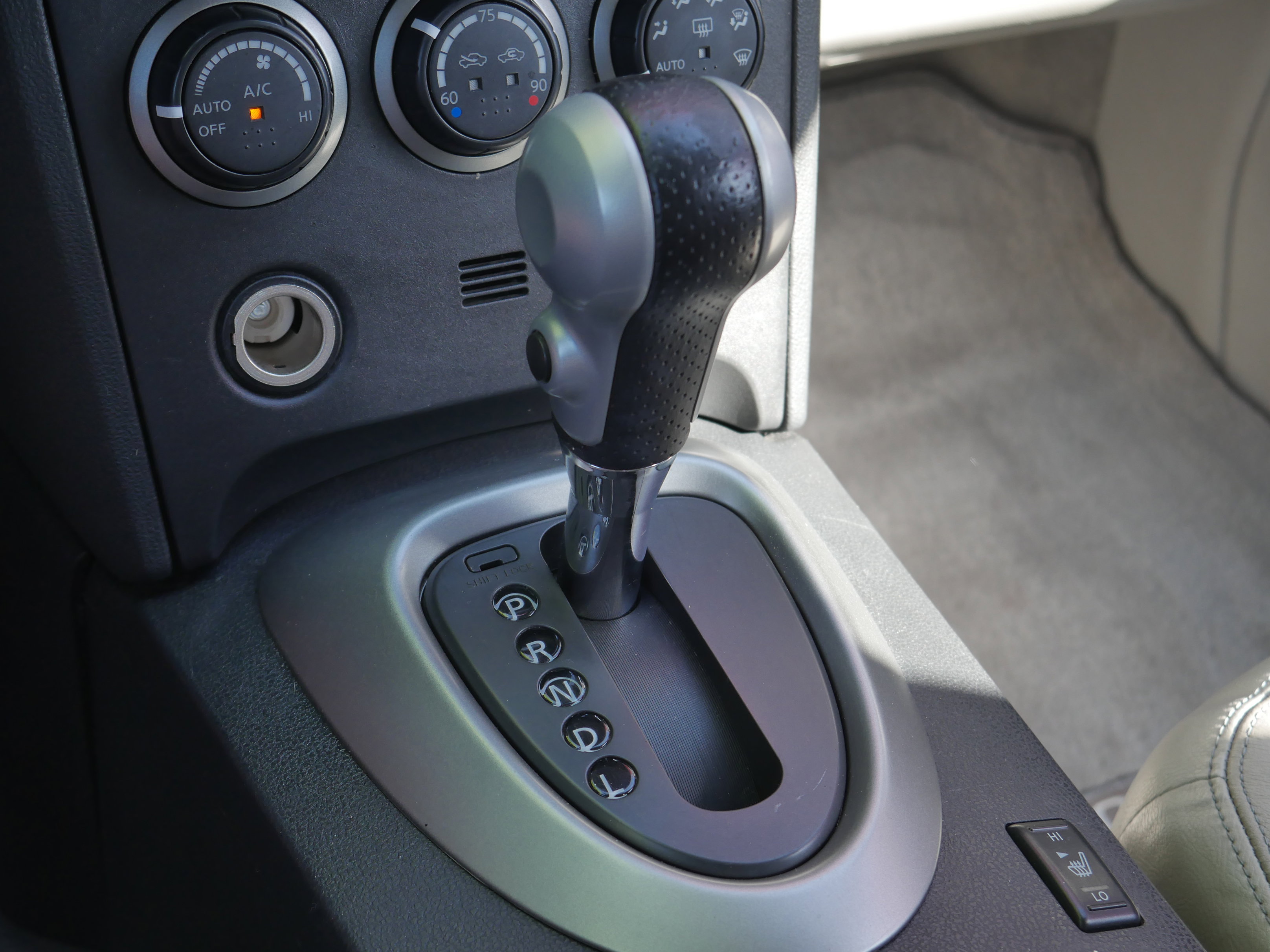 Used 2012 Nissan Rogue SL AWD/4WD image 12