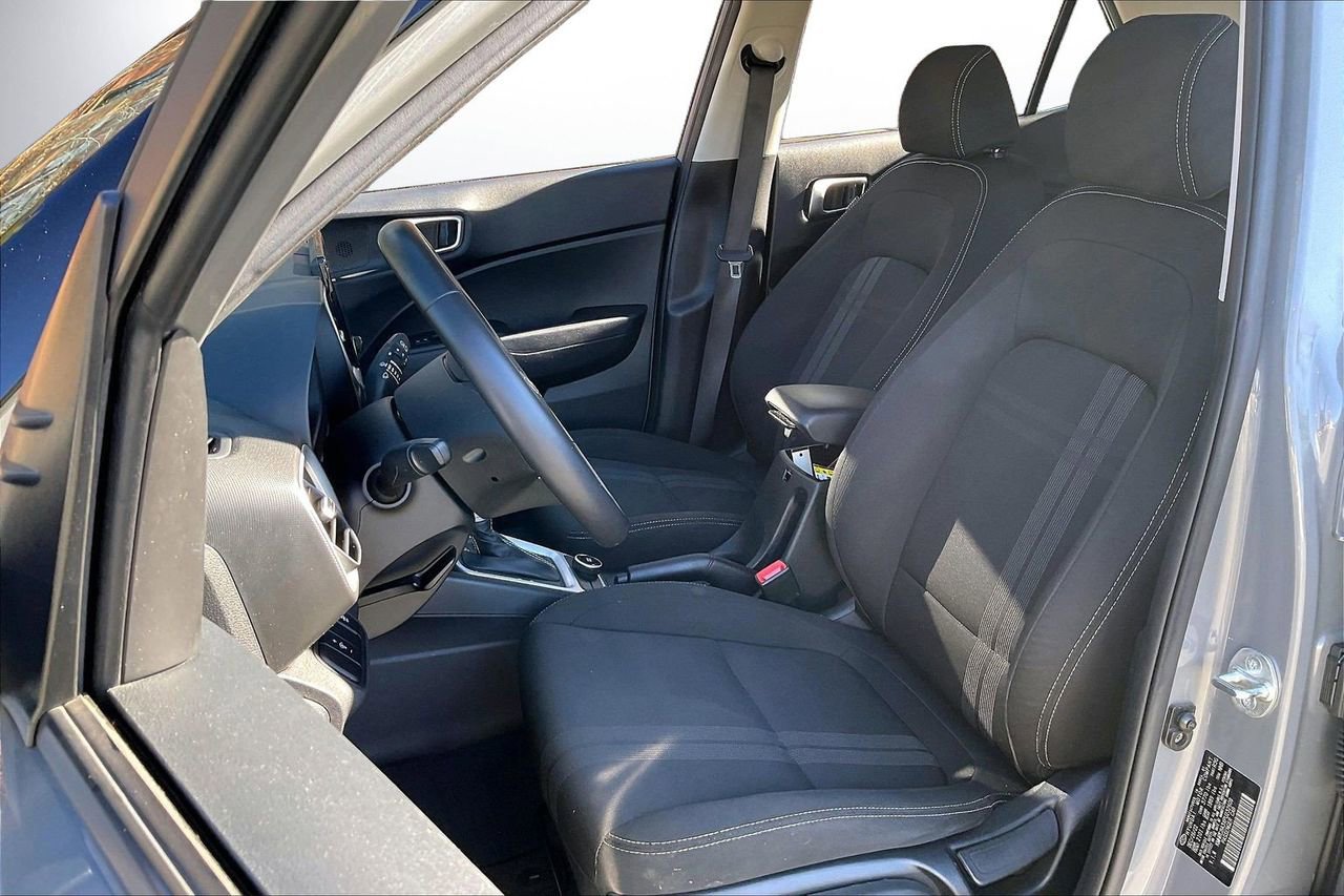 Used 2023 Hyundai Venue SEL w/ Cargo Package image 20