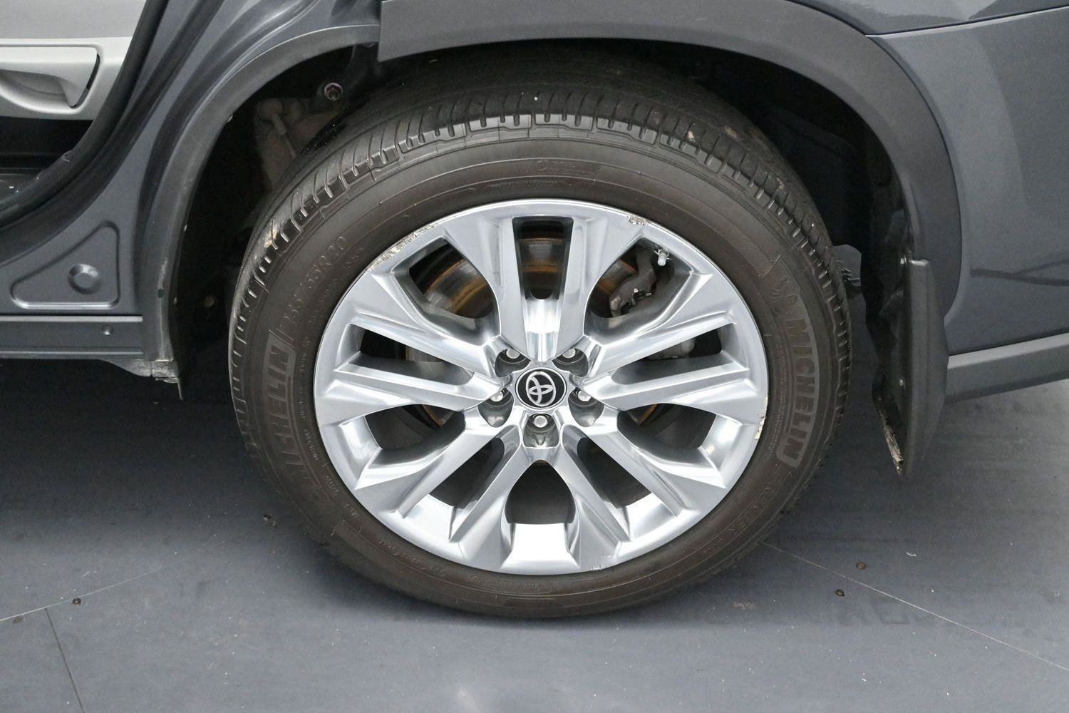 Used 2021 Toyota Highlander Limited AWD/4WD image 32
