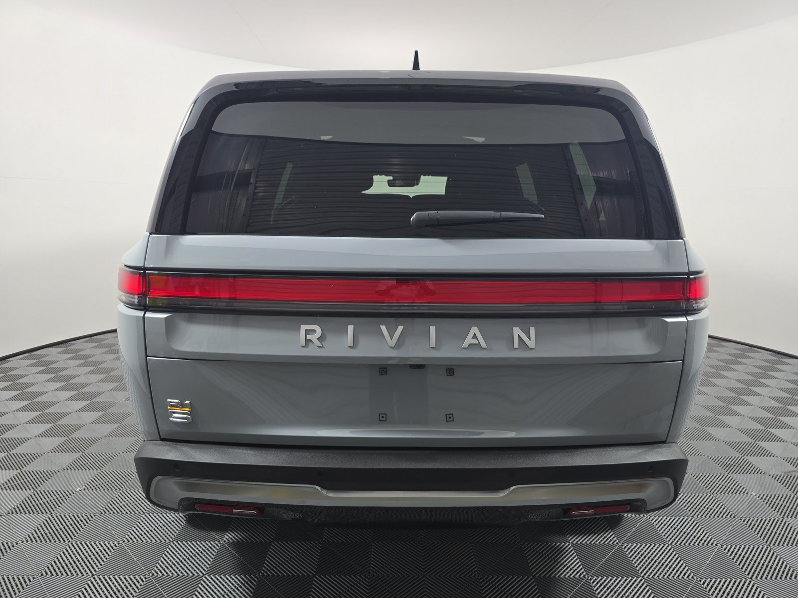 Used 2024 Rivian R1S Adventure AWD/4WD image 4