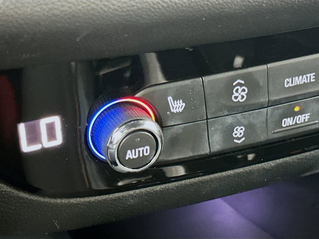 Used 2023 Buick Enclave Essence image 25