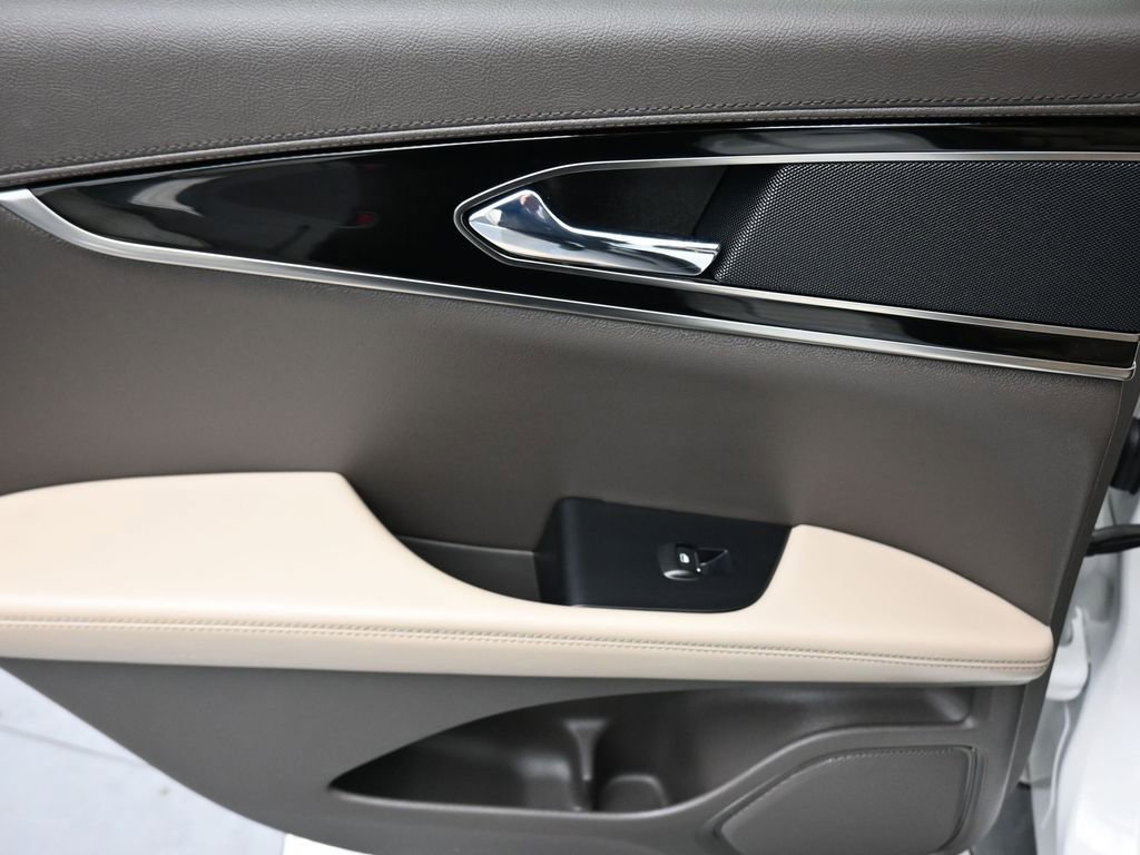 Used 2022 Lincoln Nautilus AWD w/ Premium Package image 31