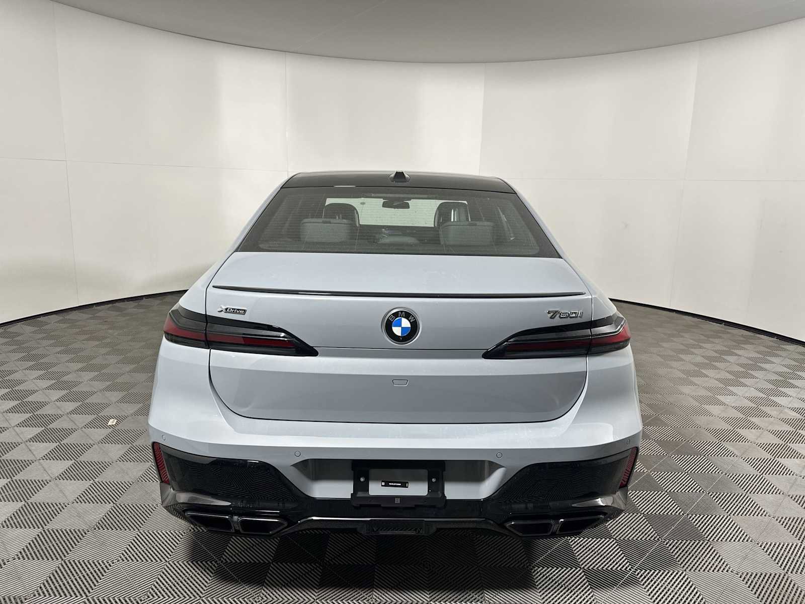 New 2026 BMW 760i xDrive w/ Executive Package image 2