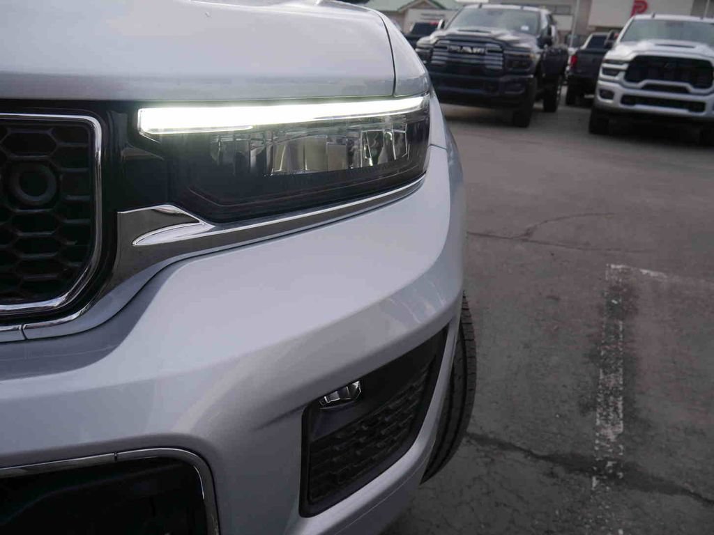 New 2025 Jeep Grand Cherokee L Overland w/ Advanced Protech Group III AWD/4WD image 24