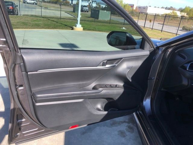 Used 2023 Toyota Camry SE image 25