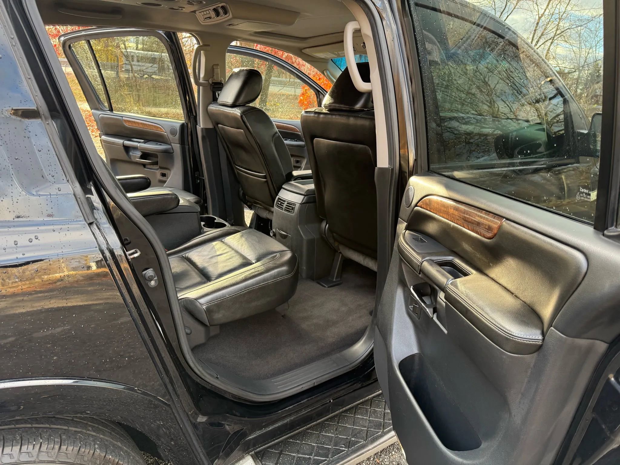 Used 2010 Nissan Armada Platinum w/ Captain Seat Pkg image 17