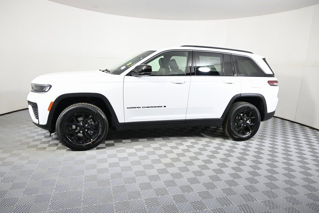 New 2026 Jeep Grand Cherokee Laredo image 2