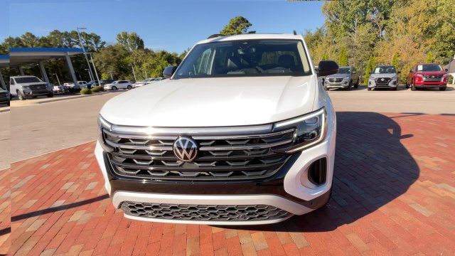 Used 2024 Volkswagen Atlas Peak Edition SEL AWD/4WD image 4